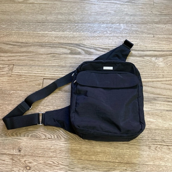 Baggallini Black Sling Crossbody Travel Bag Multiple Compartments EUC - Picture 2 of 13